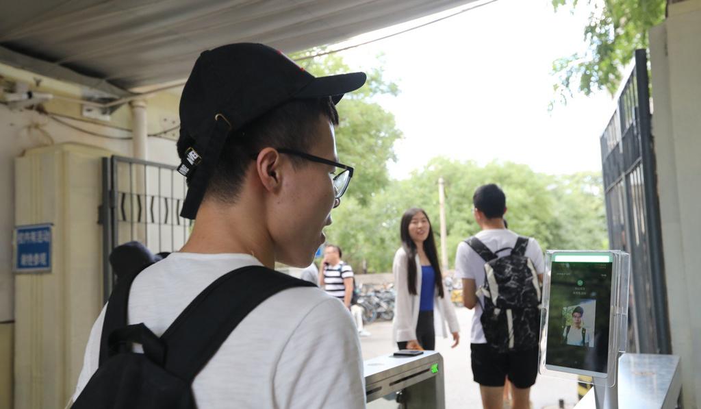 GIẢI PHÁP ĐO THÂN NHIỆT VÀ ĐIỂM DANH HỌC SINH KHÔNG CẦN CHẠM