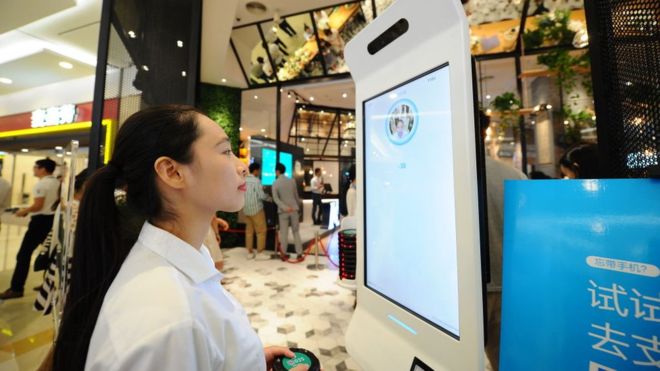 Chấm công bằng nhận diện khuôn mặt thông minh
