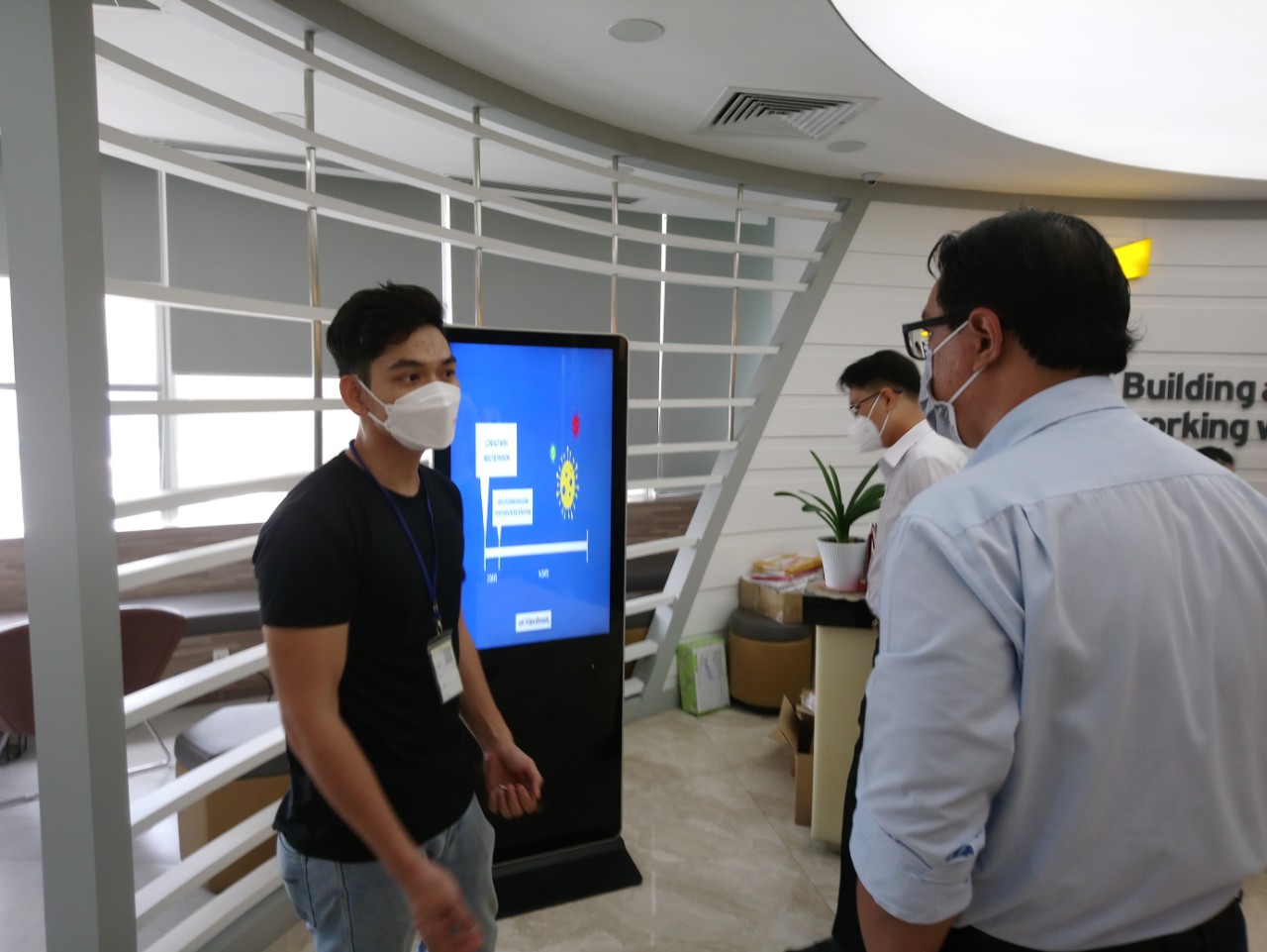 TÙNG VIỆT TIẾP TỤC HÀNH TRÌNH CHINH PHỤC TRÁI TIM NGƯỜI KHỔNG LỒ