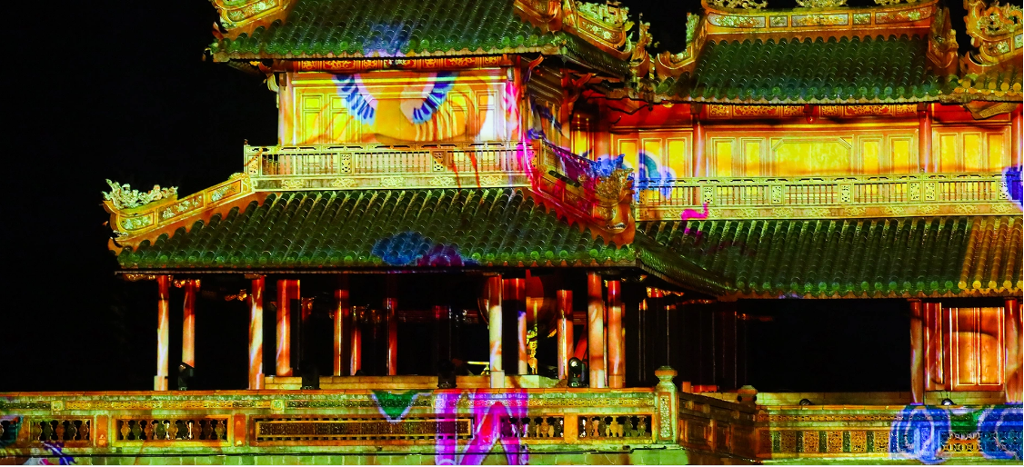 Quảng trường Ngọ Môn lung linh trong đêm 