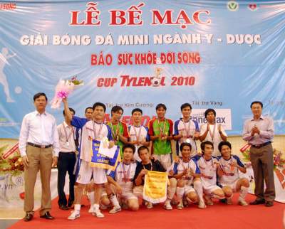 Bế mạc giải bóng đá Mini Ngành Y - Dược Báo Sức Khỏe & Đời Sống - Cup Tylenol 2010: Âm vang từ một giải đấu đầy ý nghĩa