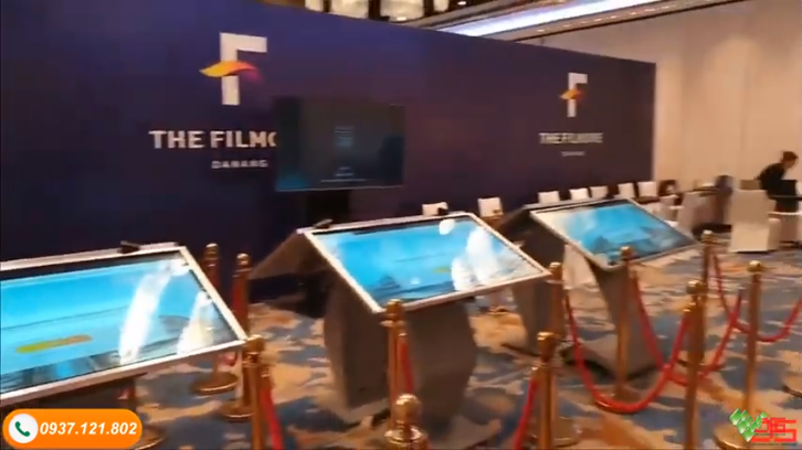 Cho thuê màn hình cảm ứng chân quỳ 49inch