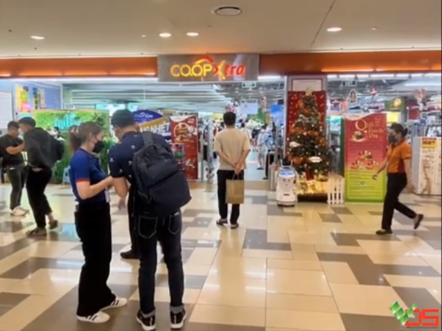 Robot nhà em đi khắp cả nước, có mặt trong tất cả ngành nghề. 