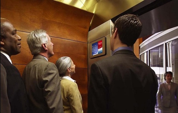 Thu hút lượng khách hàng lớn nhờ màn hình quảng cáo trong thang máy