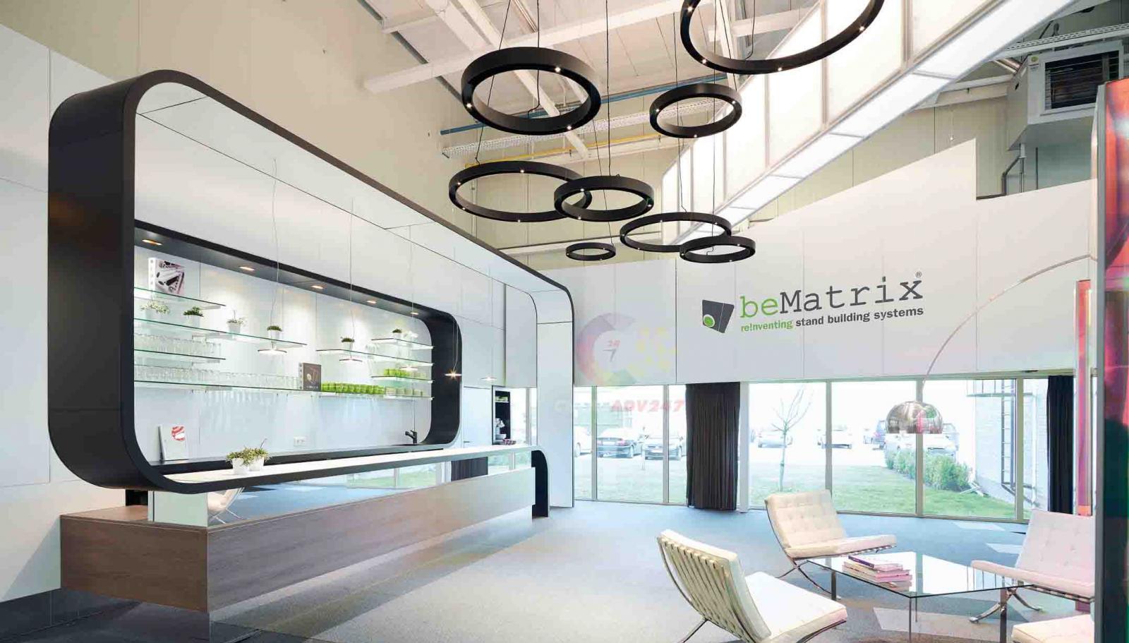 Tùng Việt - Đơn vị chuyên thiết kế và thi công showroom công nghệ theo yêu cầu