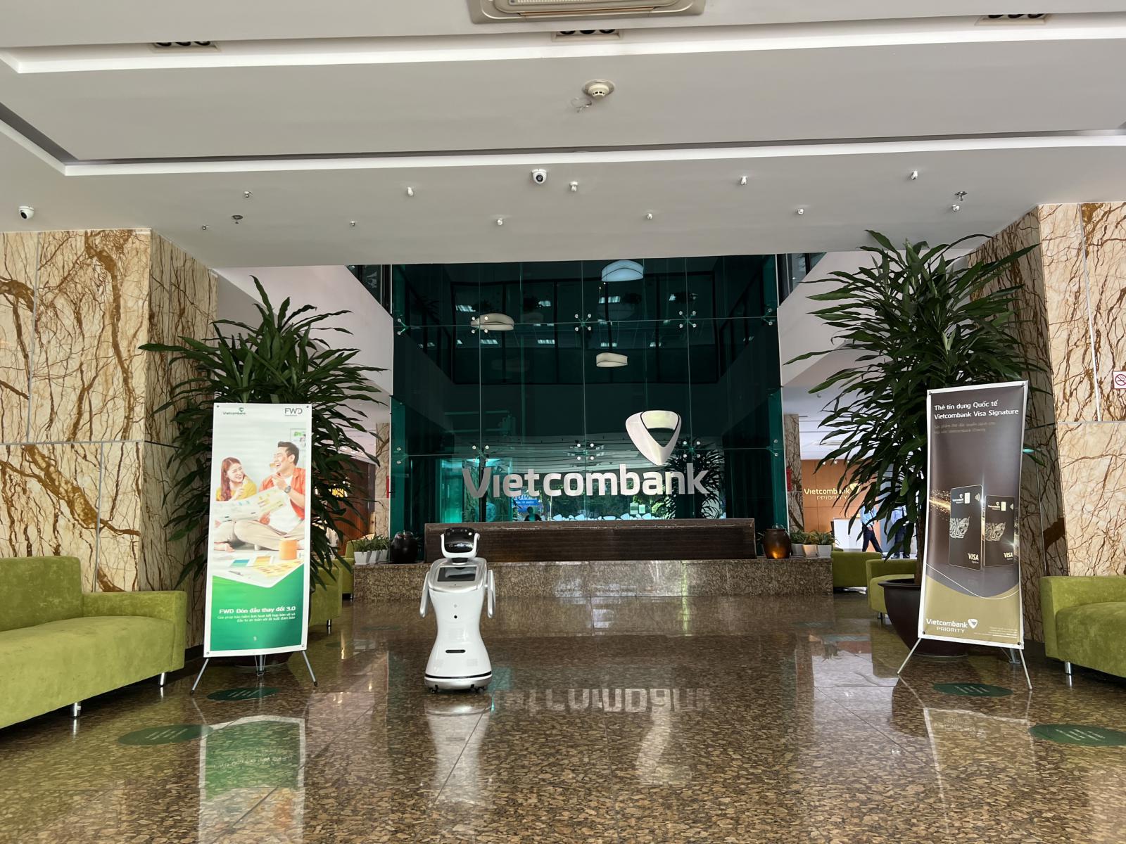 Cho thuê Robot và màn hình cảm ứng tại ngân hàng VietcombankCho thuê Robot và màn hình cảm ứng tại ngân hàng Vietcombank